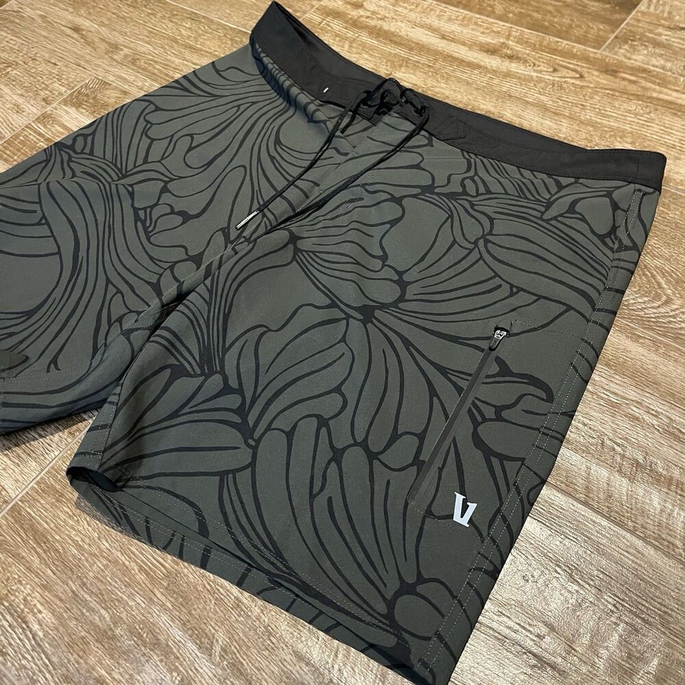 Vuori Infinity Boardshorts Mens 34 balsam kinetic Print Swim Trunks V383 Floral